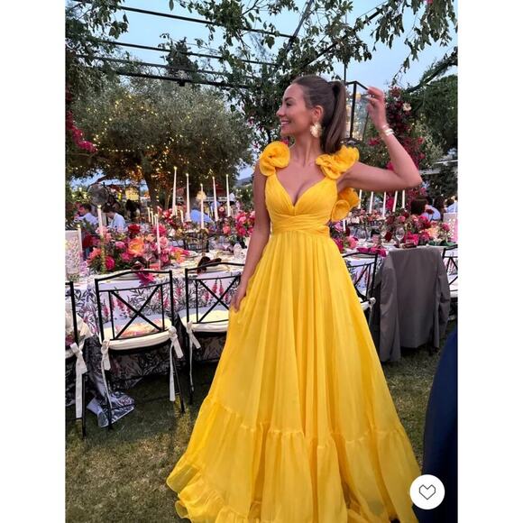 Mac Duggal Dresses & Skirts - NEW Mac Duggal Chiffon V-Neck Sleeveless Cut-Out Strappy Back Gown